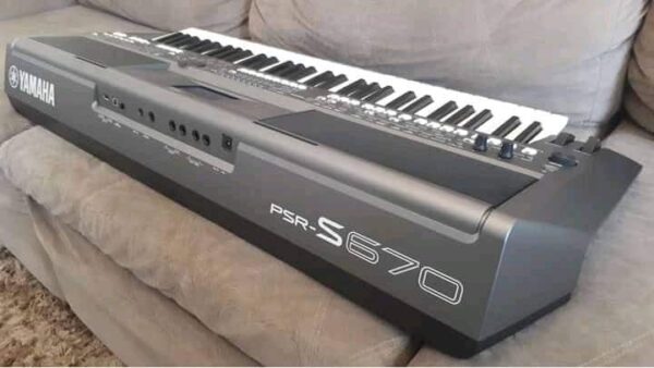 teclado yamaha psr s670