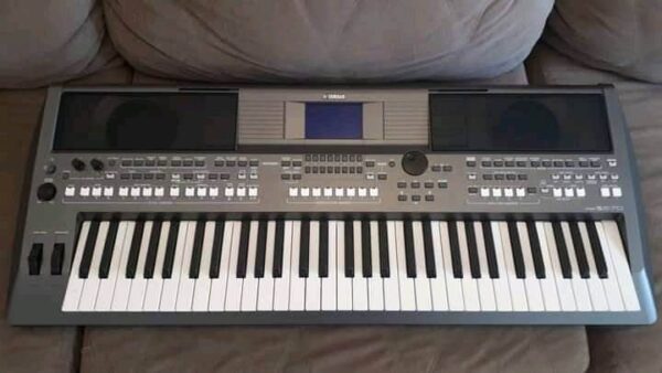 teclado yamaha psr s670