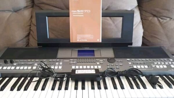 teclado yamaha psr s670